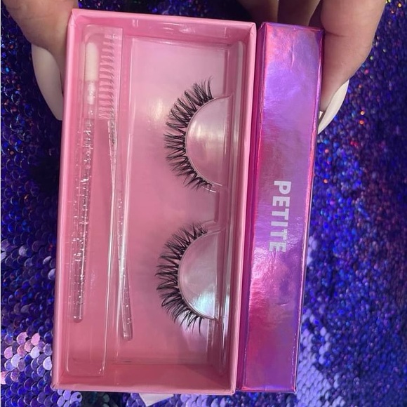 Petite - Urban Doll style segmented lashes NEW and sealed - Picture 2 of 15